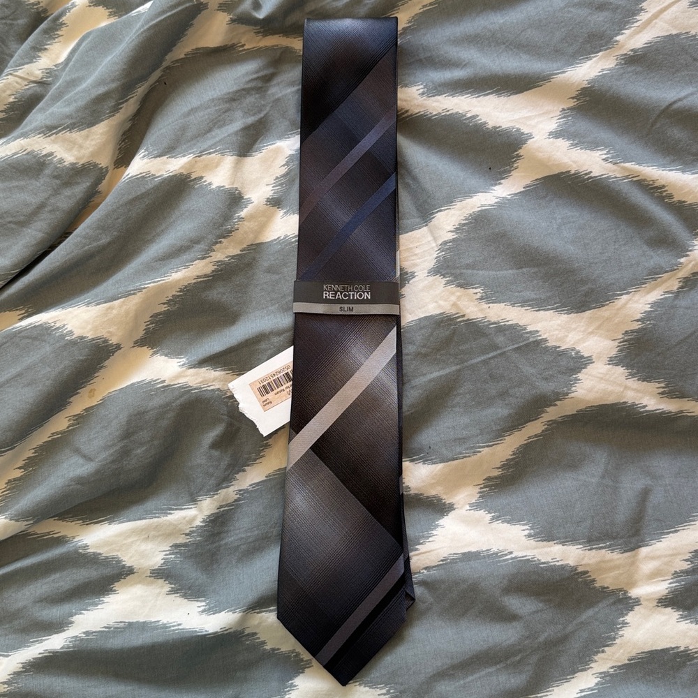 Kenneth Cole Reaction Men Shades of Gray Tie
